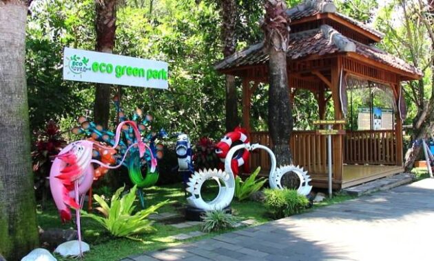 Eco green park menawarkan banyak wahana menyenangkan yang sifatnya sangat memberikan edukasi bagi pengunjung dan hiburan.