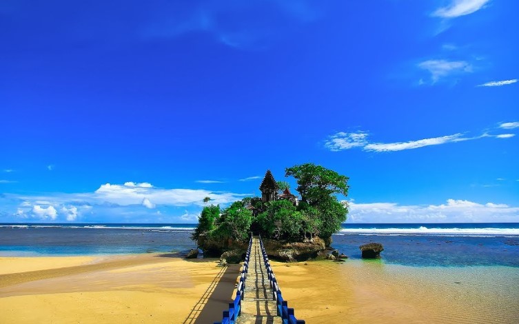 pantai-balekambang-malang