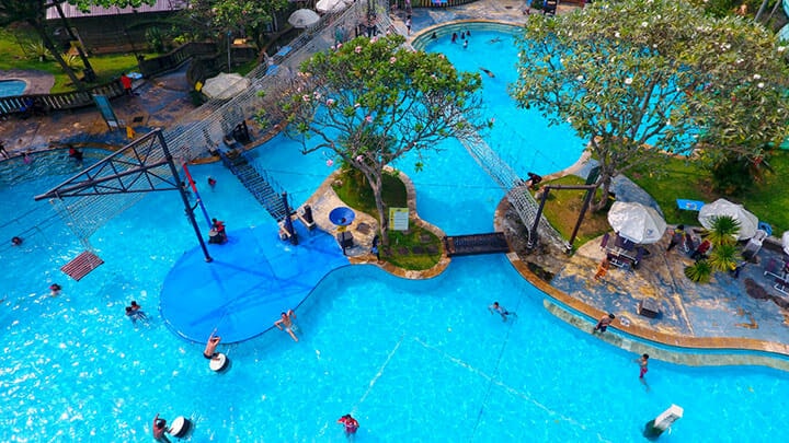 Harga tiket masuk The Taman Dayu Waterpark bervariasi tergantung hari kunjungan. Pada hari Jumat, tiket dijual seharga Rp 35.000 per orang.