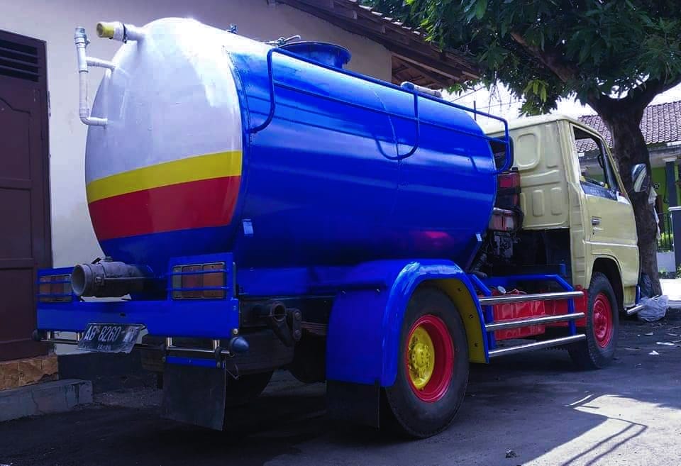 Layanan sedot WC Sambit Ponorogo dengan armada penyedotan septic tank